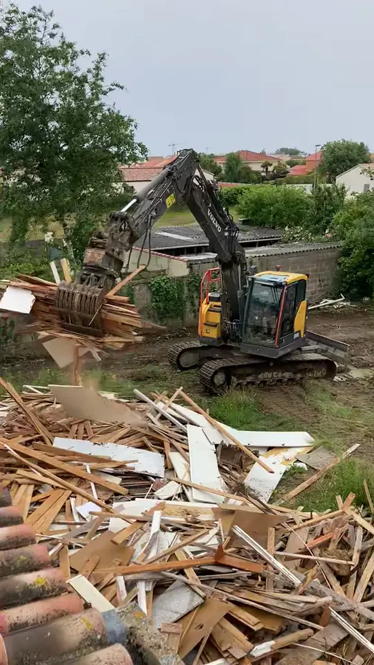 Réalisation de démotion par Thibaud TP, entreprise de travaux public et terrassement à Coëx
