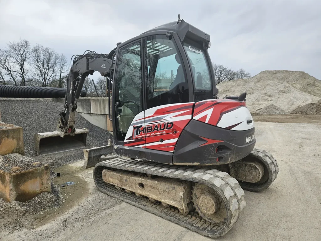 Métalac de l'entreprise Thibaud TP, entreprise de travaux public et terrassement à Coëx