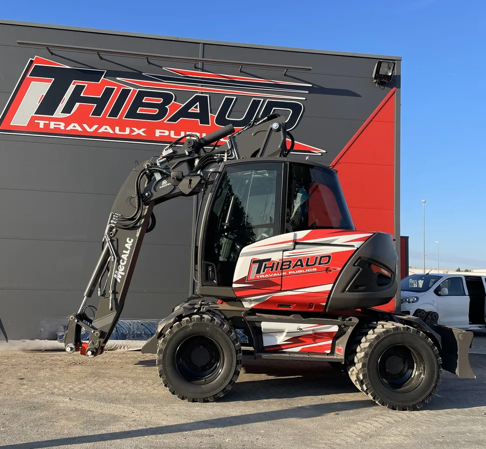 Pelle de l'entreprise Thibaud TP, entreprise de travaux public et terrassement à Coëx